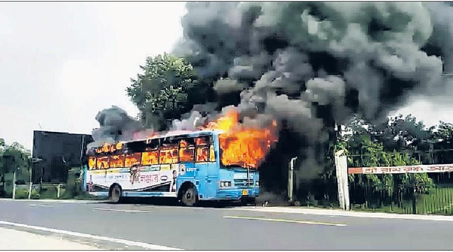 Burning buses and clashes mark shutdown...  ISLAMPUR BECOMES EPICENTRE 